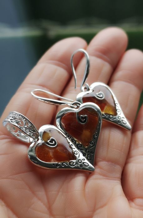 Piękny zestaw, kolczyki plus zawieszka. Bursztyn.