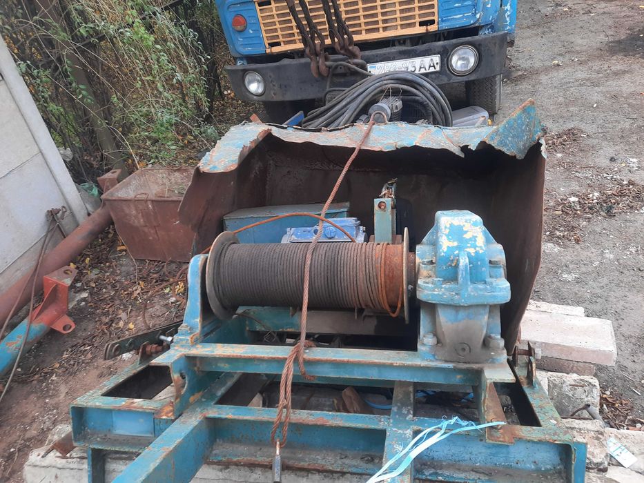 Кран Піонер на поворотній платформі