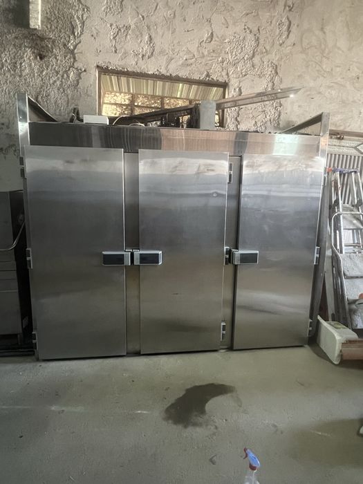 Câmara de Fermentação Controlada em Inox – 3 Portas (2,50 m x 0,80 m x 2,00 m)