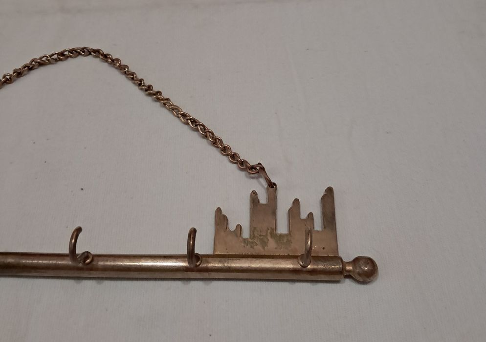 Бронзовый ключ-ключница.
