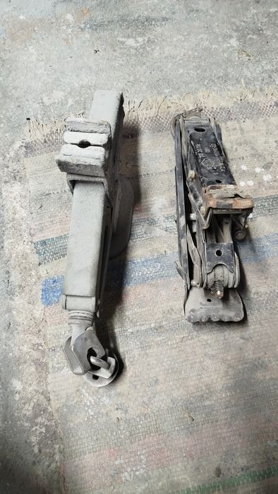 Домкрат автомобильный механический