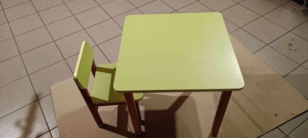 Дитячий стіл і стілець