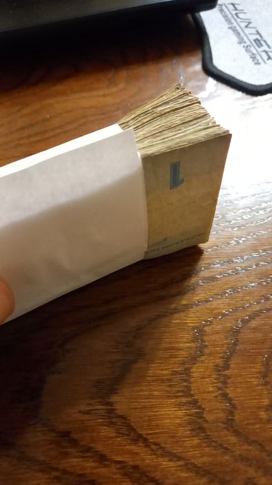 Корінець по гривні з обігу