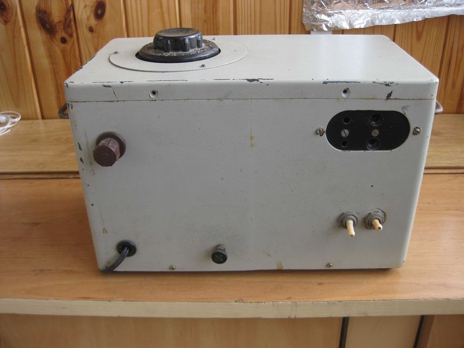 Блок питания с регулятором напряжения