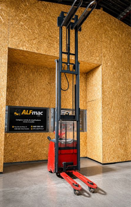 Stacker Linde D12 ano 2019 triplex c elevação inicial!! Como novo