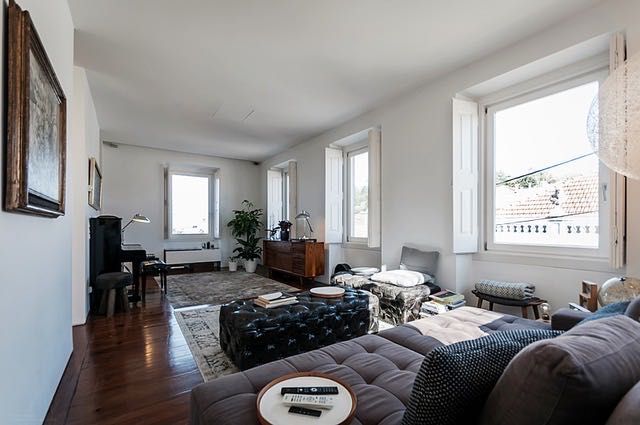 Apartamento Arq Aires Mateus no largo da Igreja de São Pedro de Sintra