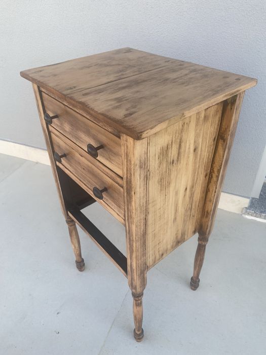 Mesa de cabeceira Vintage restaurada
