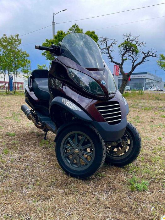 Трицикл PIAGGIO MP3 250RL