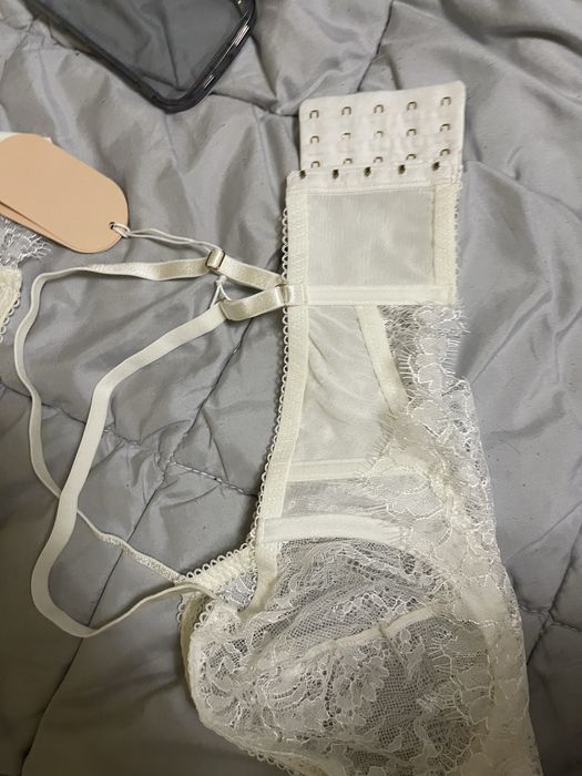 Бюстгалтер та пояс для панчох