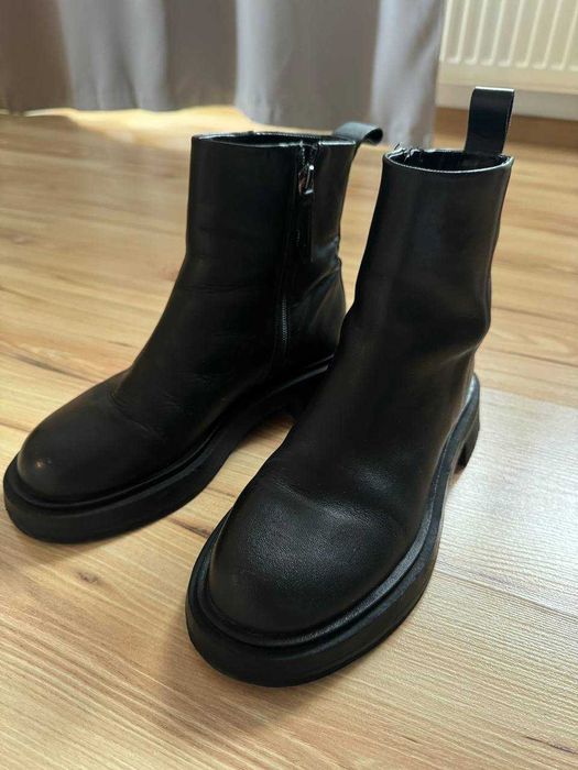 Шкіряне взуття Zara (оригінал)