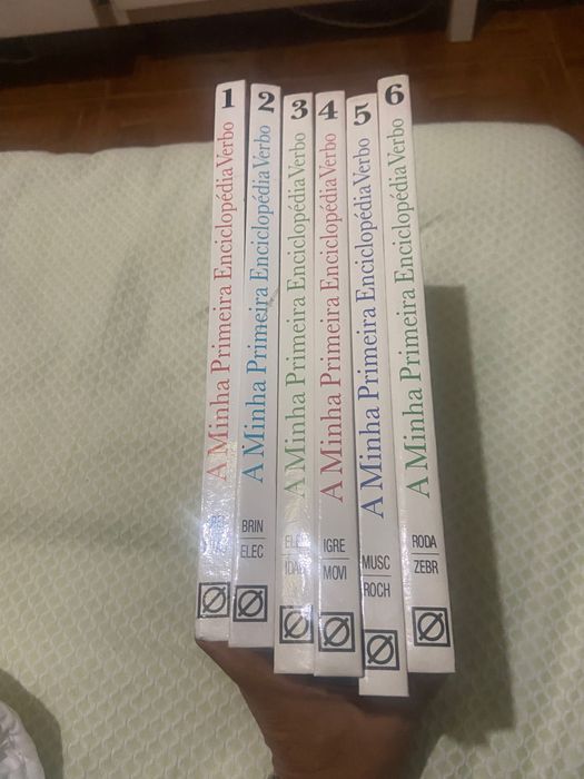 Enciclopédia verbo composta por 6 livros
