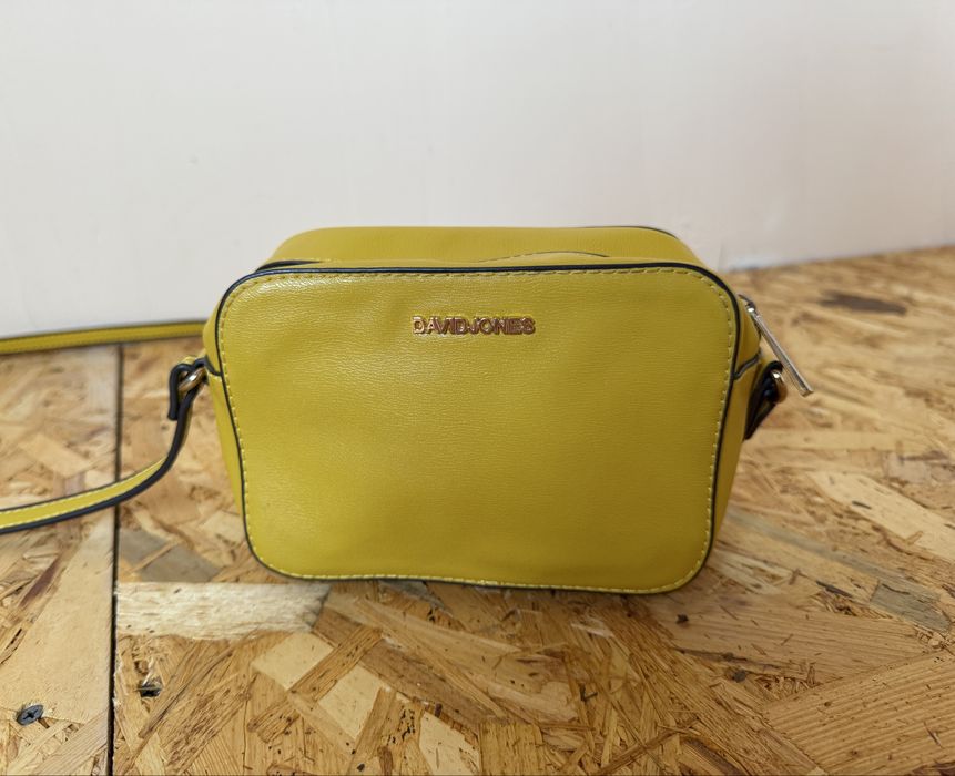 Яскрава жовта сумка  david jones через плече