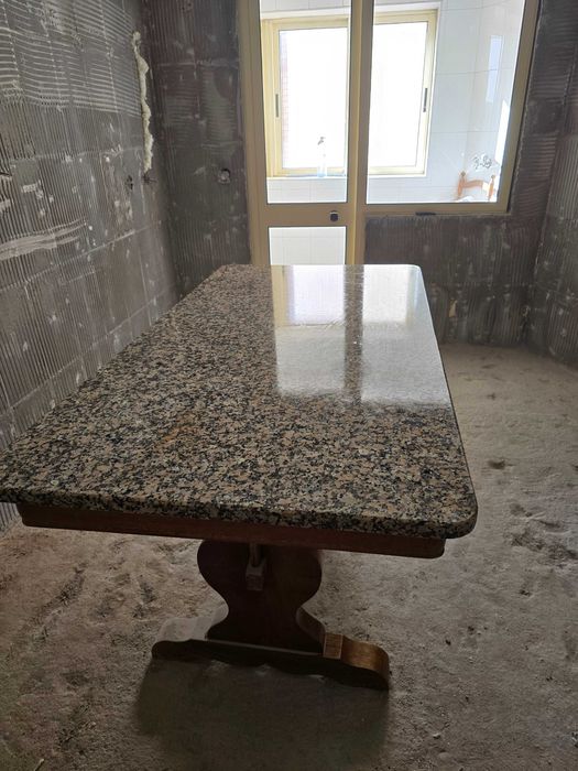 Mesa granito + 6 cadeiras