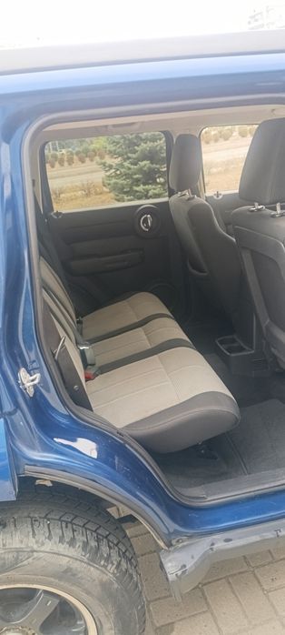 Внедорожник Dodge Nitro 2010 год
