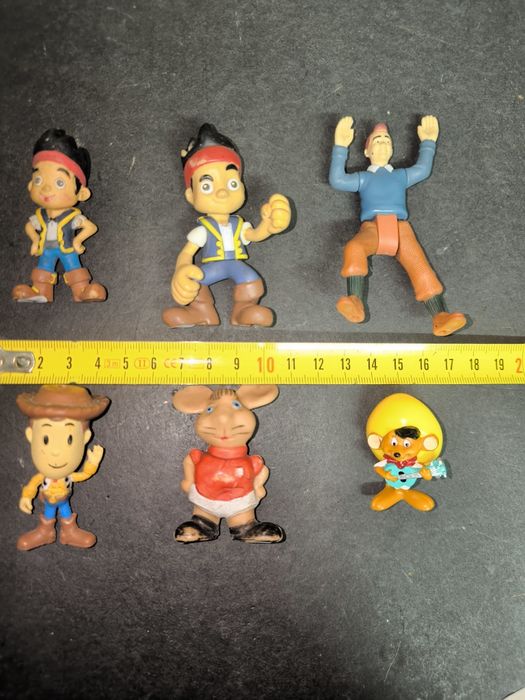 Lote Colecionável: Nostalgia e Diversão (6 Bonecos
Lote de miniaturas