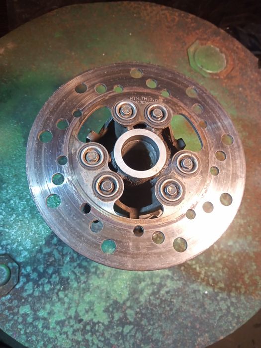 Vendo cubo e aro de aluminio de orijem da Suzuki Rmx. a Dois Tempos