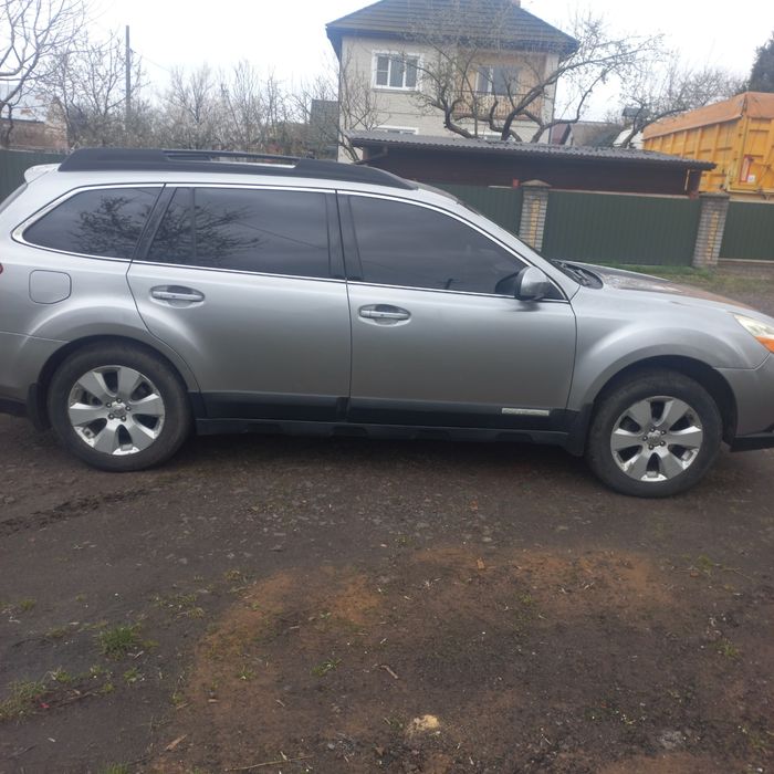 Продам авто субару аутбек 2011р,2.5 газ бензин