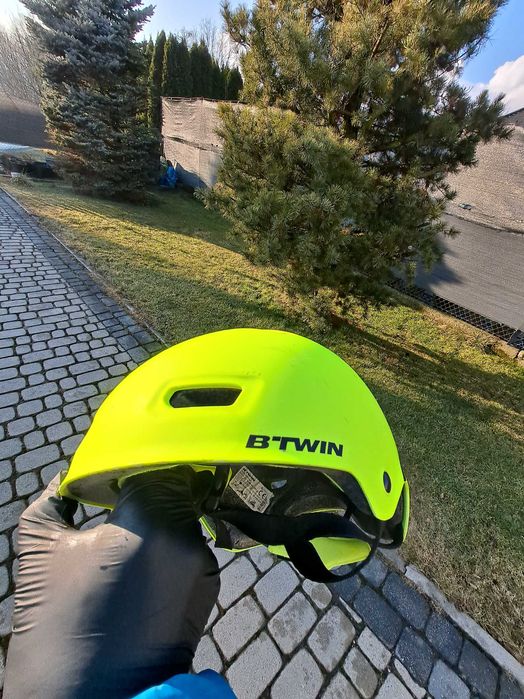 Kask na rower, rolki, hulajnogę i nie tylko - orzeszek