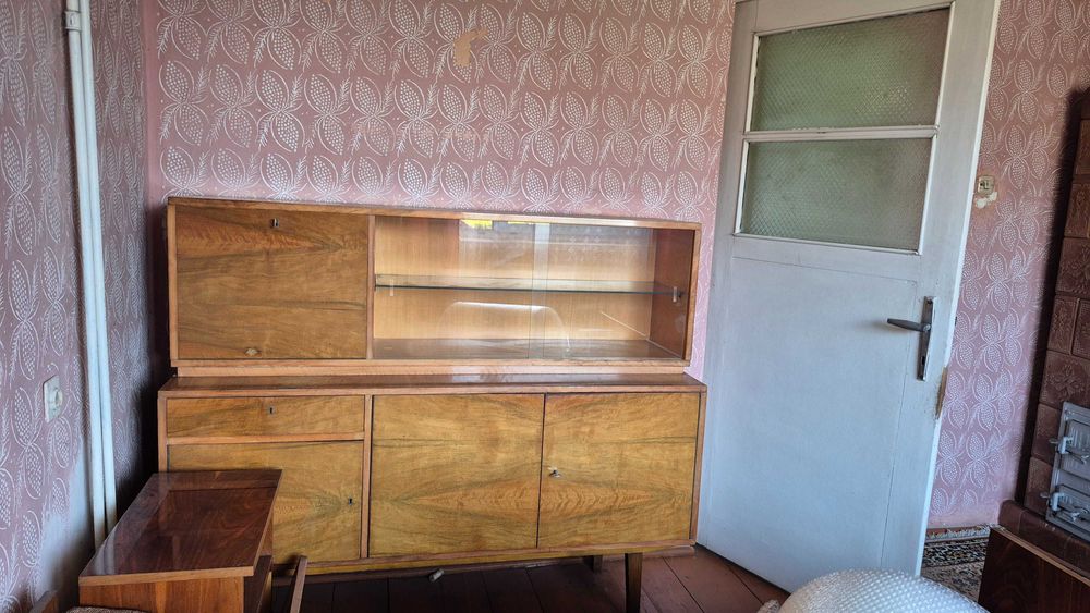 kredens z nadstawką z lat 60 w dobrym stanie