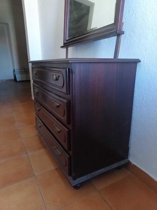 Cómoda com espelho