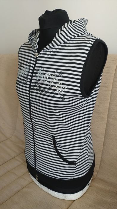 Kamizelka z kapturem z lekkiej dzianiny w paski czarno-białe/ rozm.S/M