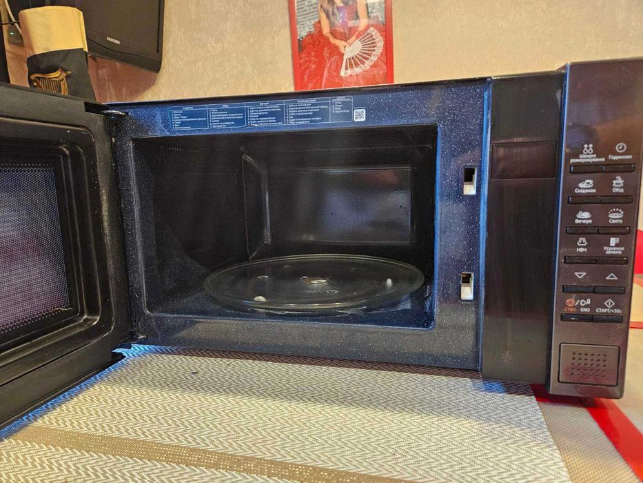 Микроволновая печь Samsung ME88SUG/UA