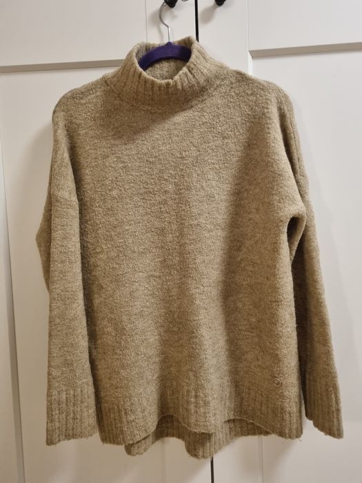 Sweter damski z golfem beżowe w roz. S Reserved