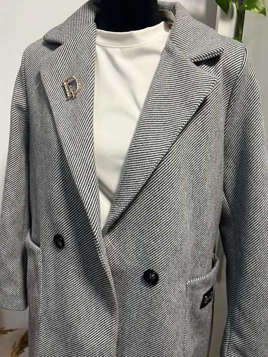 Damski pałaszcz  w jodełke