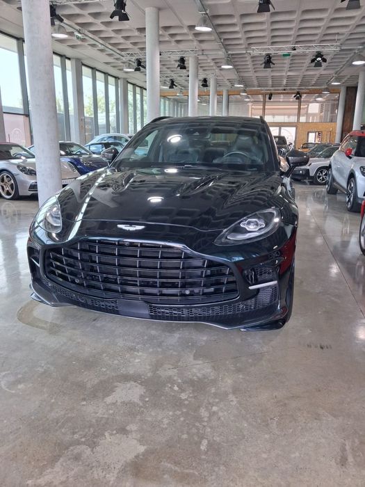 Aston Martin DBX 707
