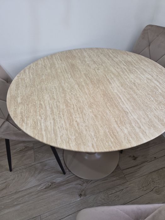 Vendo mesa e 3 cadeiras