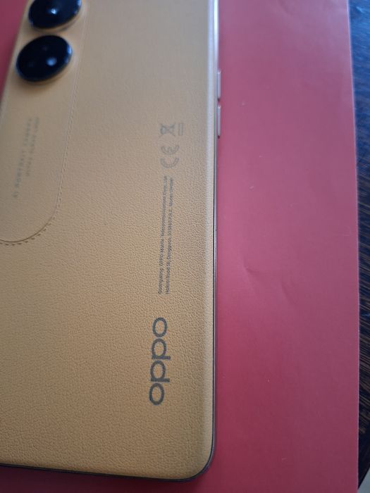 Oppo  Reno  8T pomarańczowa skóra