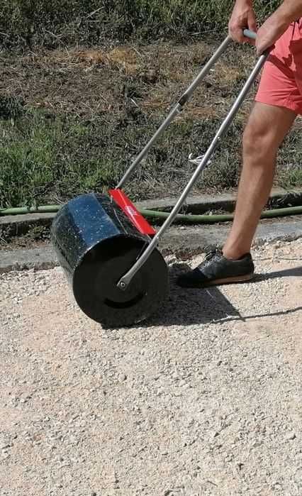 Rolo / cilindro compactador para relva