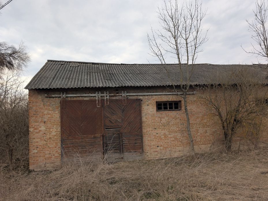 Продам будівлю складу в с.Гуменники