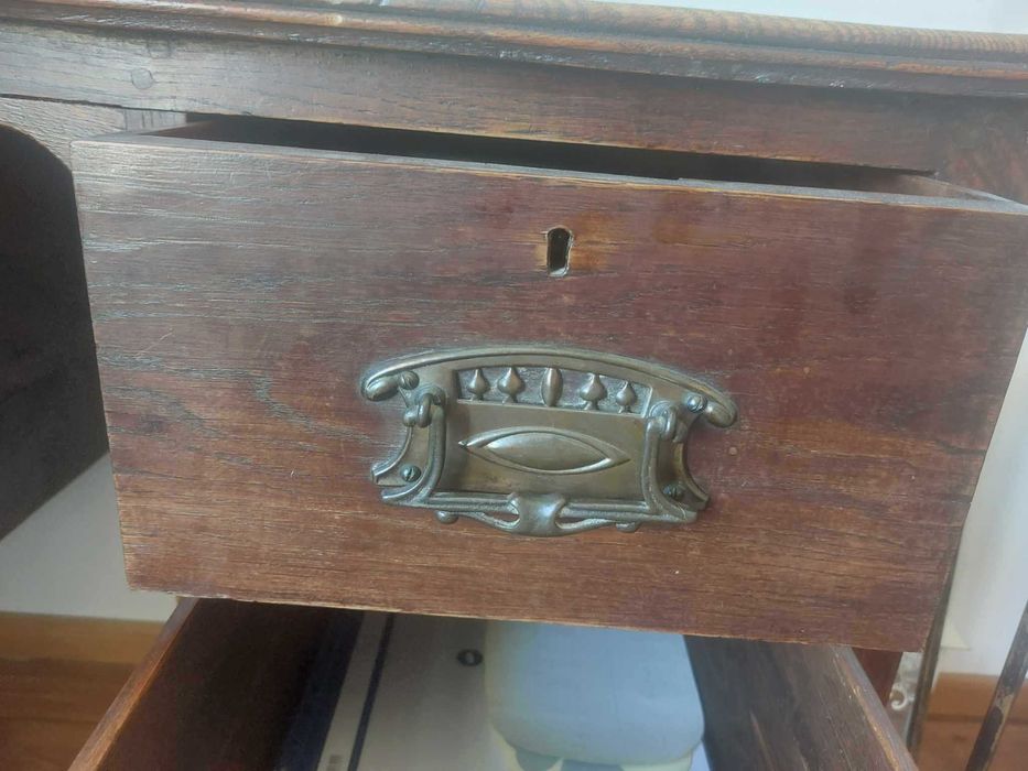 sprzedam biurko- toaletkę