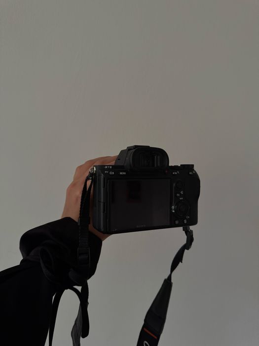 Продаю Sony A7 III + об’єктив Sony FE 28–70mm f/3.5–5.6 OSS.