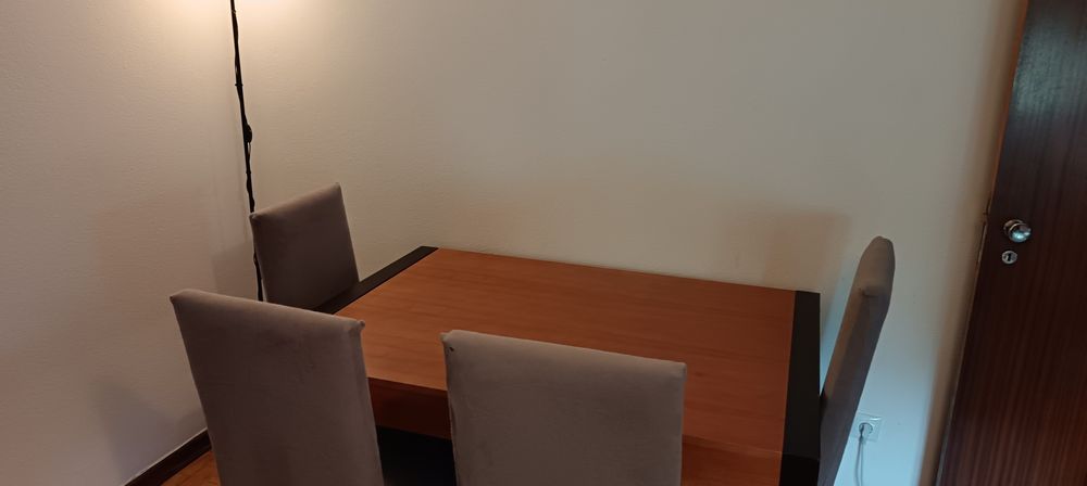 Mesa extensível 130(180)x90 + 6 cadeiras