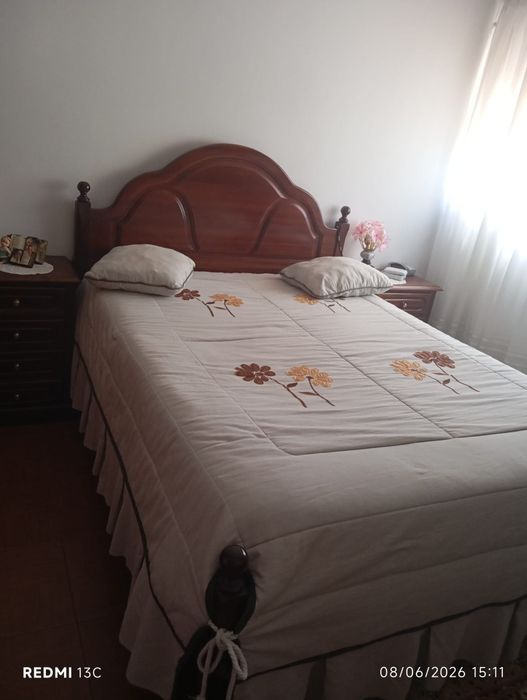 Vendo quarto madeira cerejeira como novo  1000