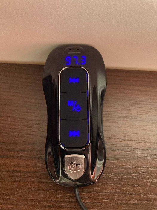 Автомобільний адаптер трансмітер та зарядний пристрій з Bluetooth та FM-радіо