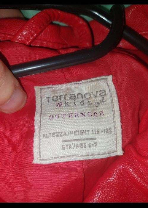 Czerwona ramoneska dla dziewczynki