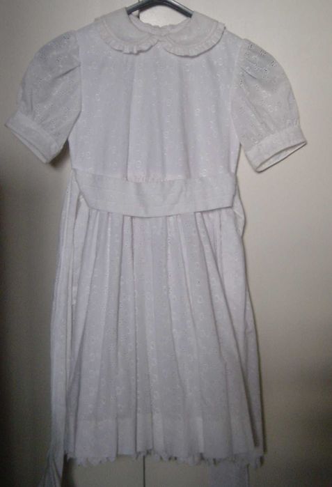 Vestido Comunhão/Cerimónia T 8A, todo em bordado inglês, marca MATERNA