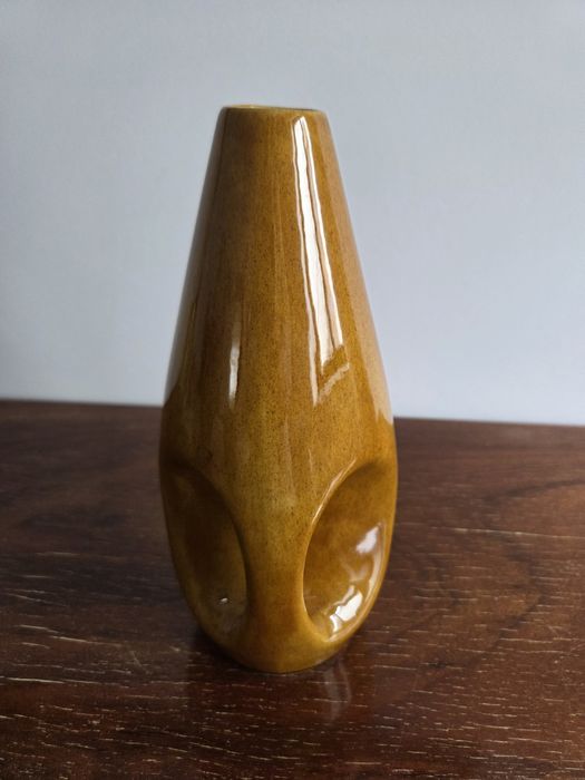 Garrafa e canecas cerâmica vidrada