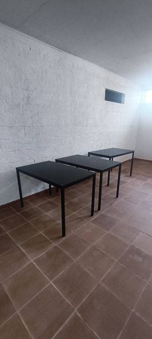 Mesa preta IKEA.