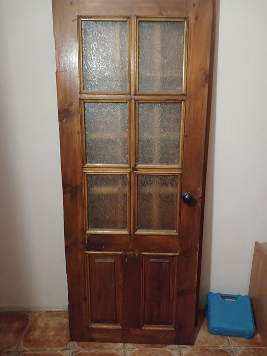 Продам деревянную дверь.