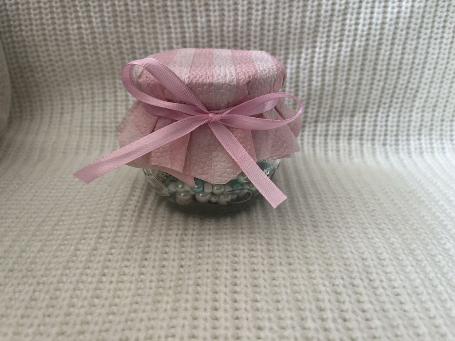 Słoik z biżuterią ręcznie robioną