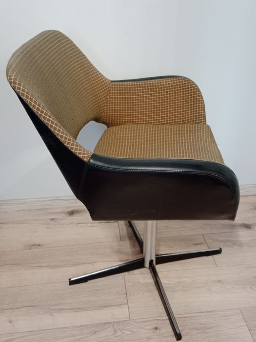 Fotel obrotowy PRL „ Muszelka"