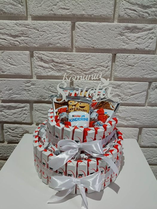Torcik komunijny z słodyczy Kinder