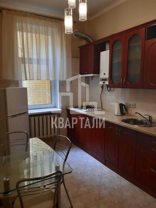 Продаж Центр  вул. Мала Житомирська 18 Майдан Незалежності 3х