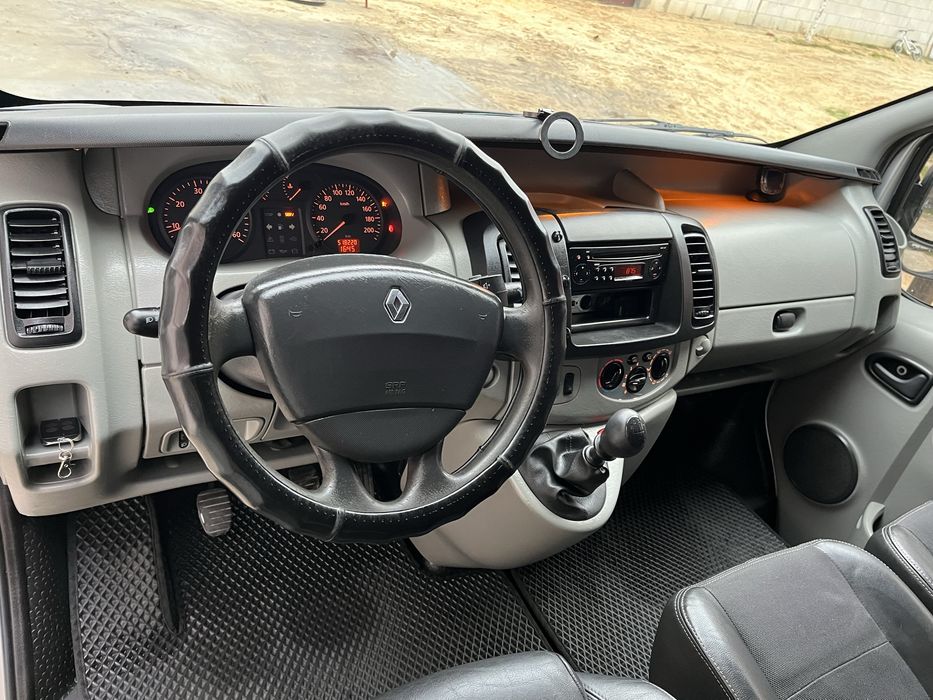 Продам Renault trafic 1.9 коротка база 6. передач