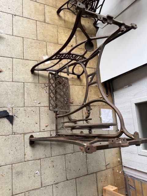 żeliwne podstawy od maszyn do szycia, stolik loft