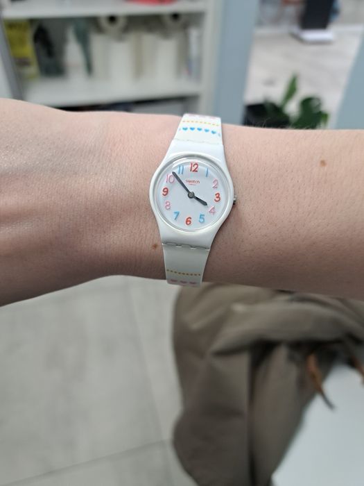 Dziewczęcy delikatny zegarek swatch lady serduszka